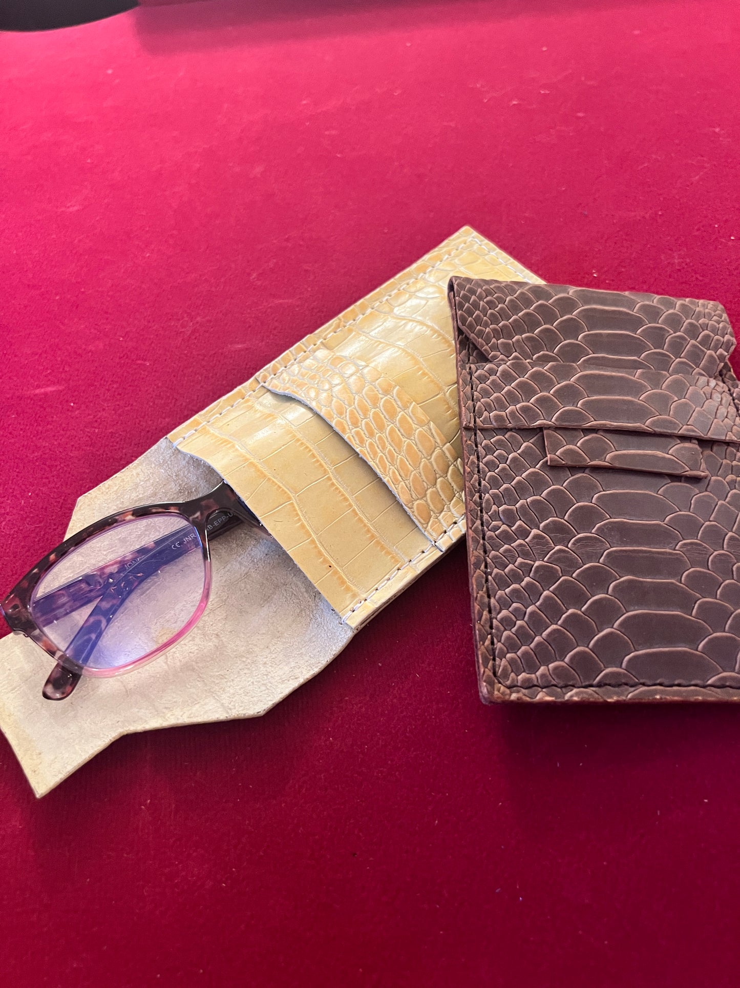Eyeglass holder