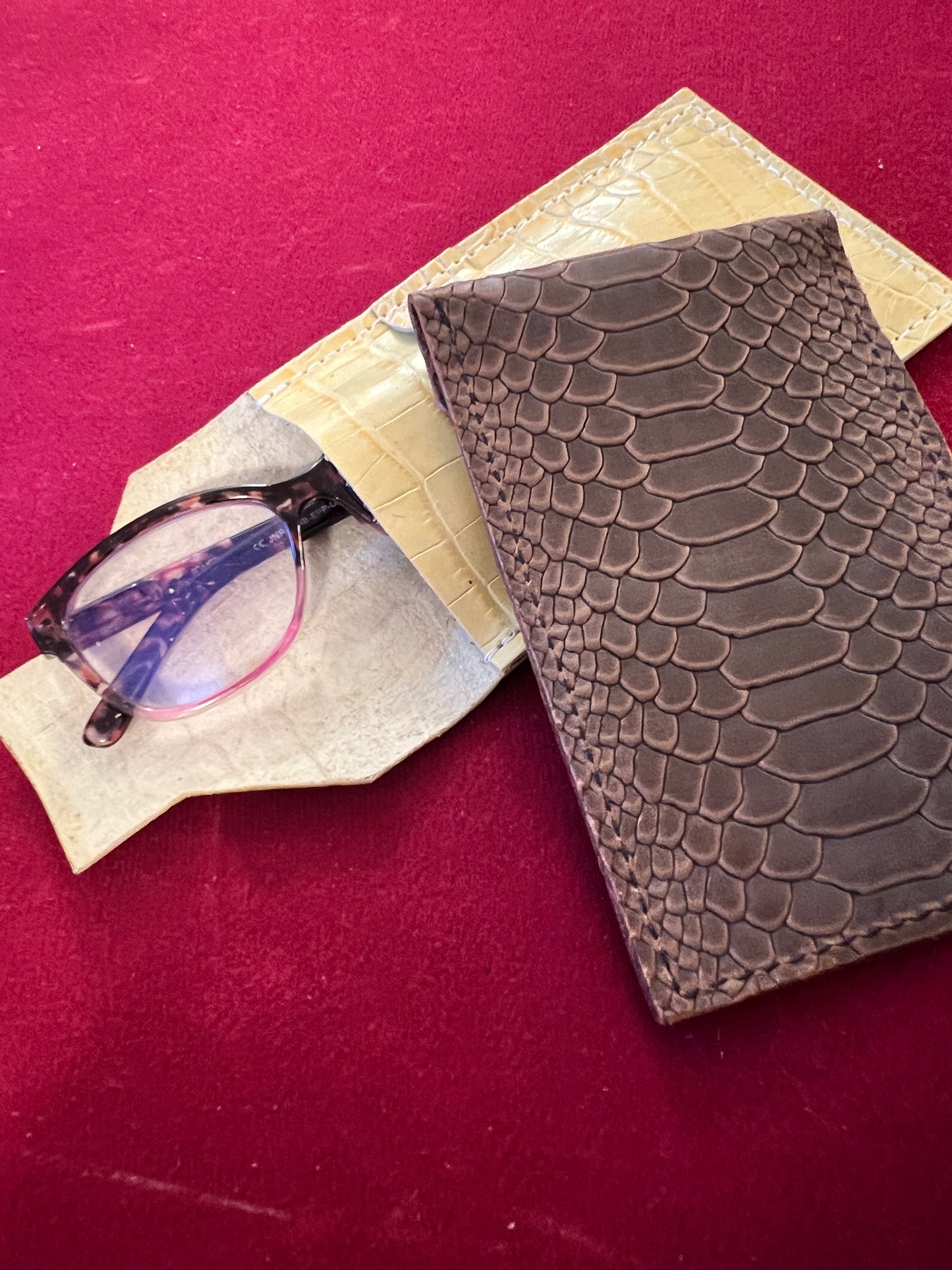 Eyeglass holder