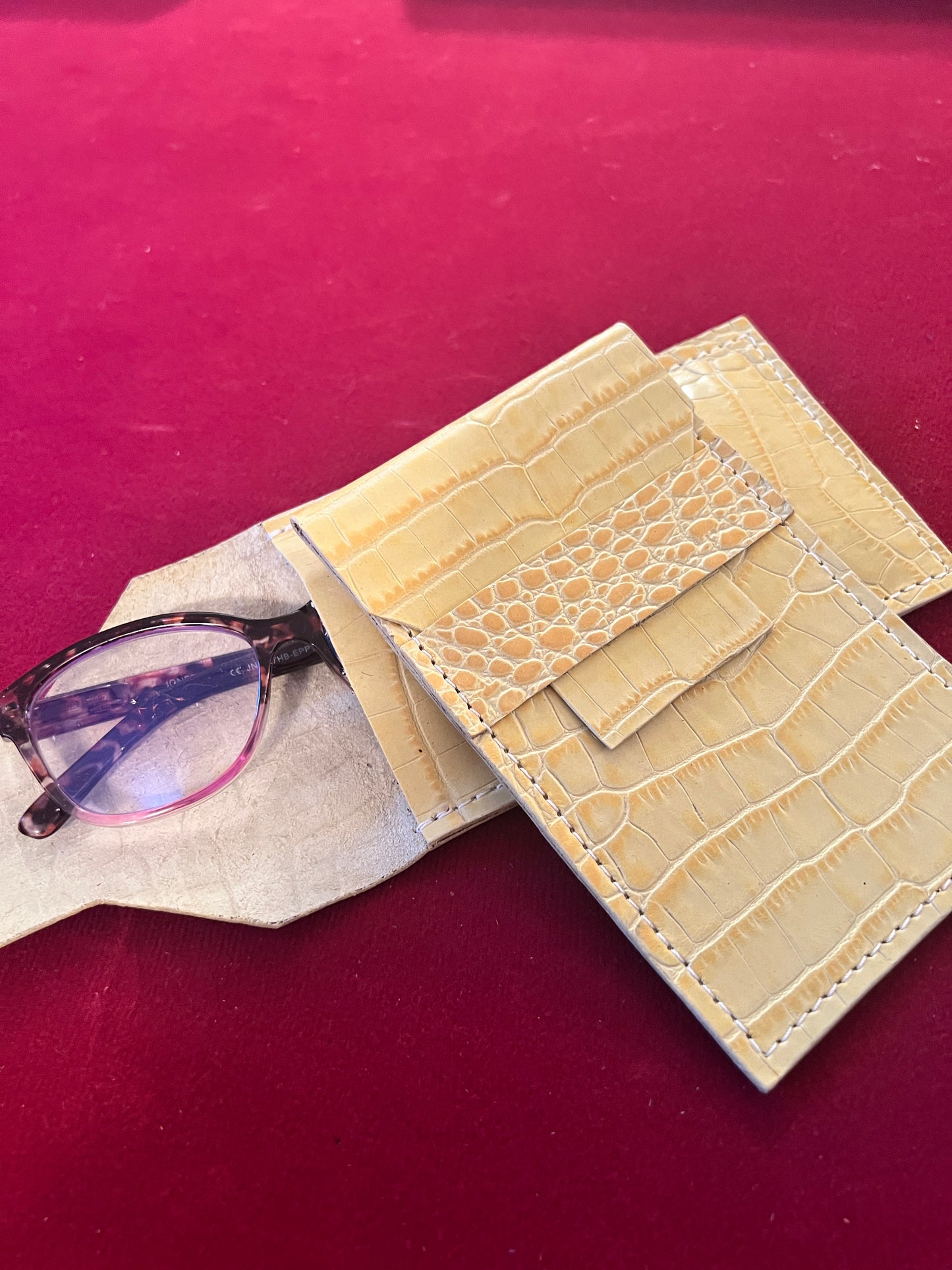 Eyeglass holder