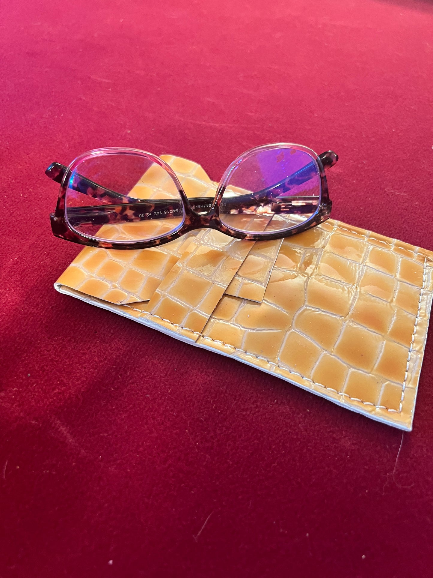 Eyeglass holder