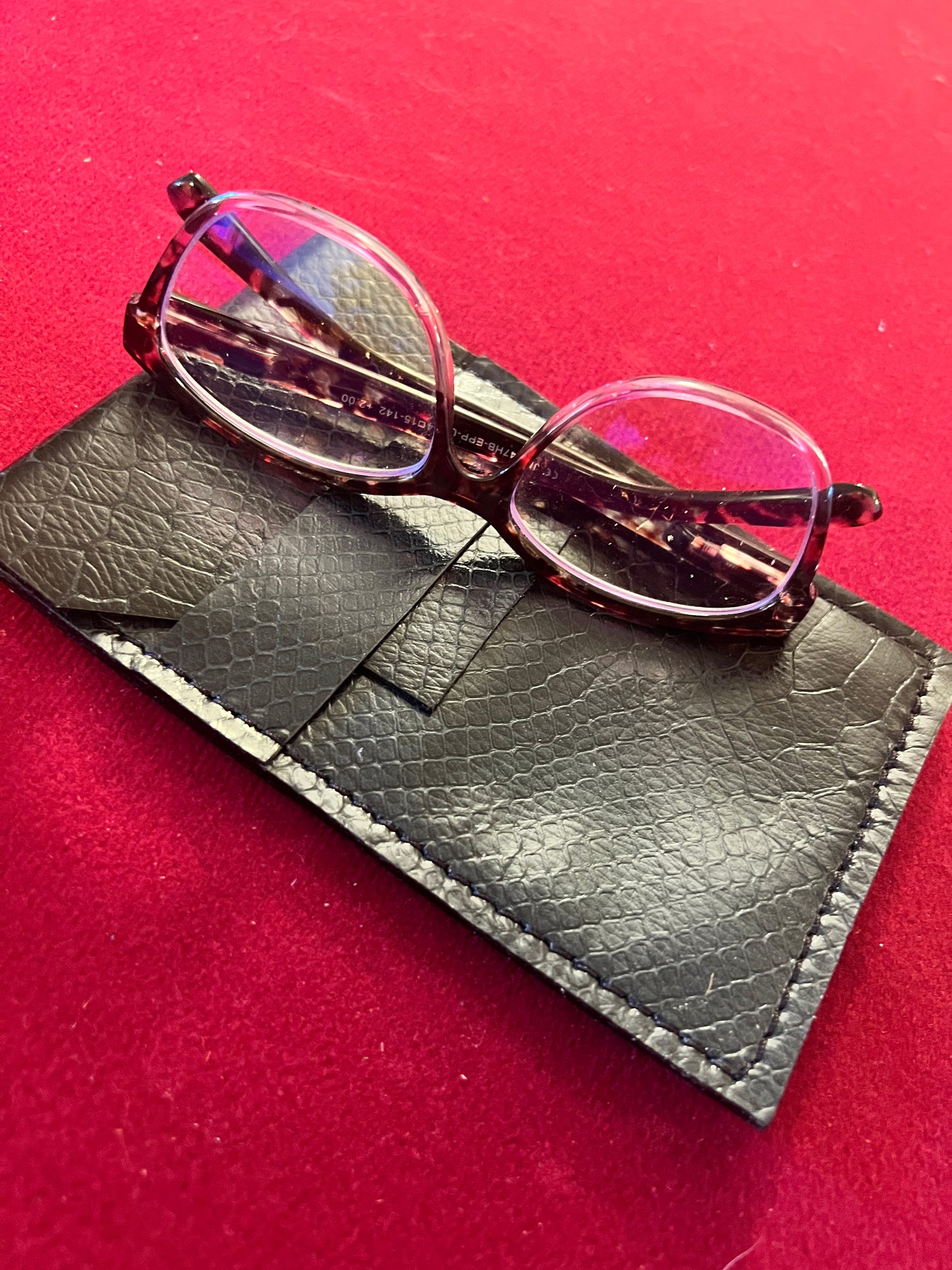 Eyeglass holder