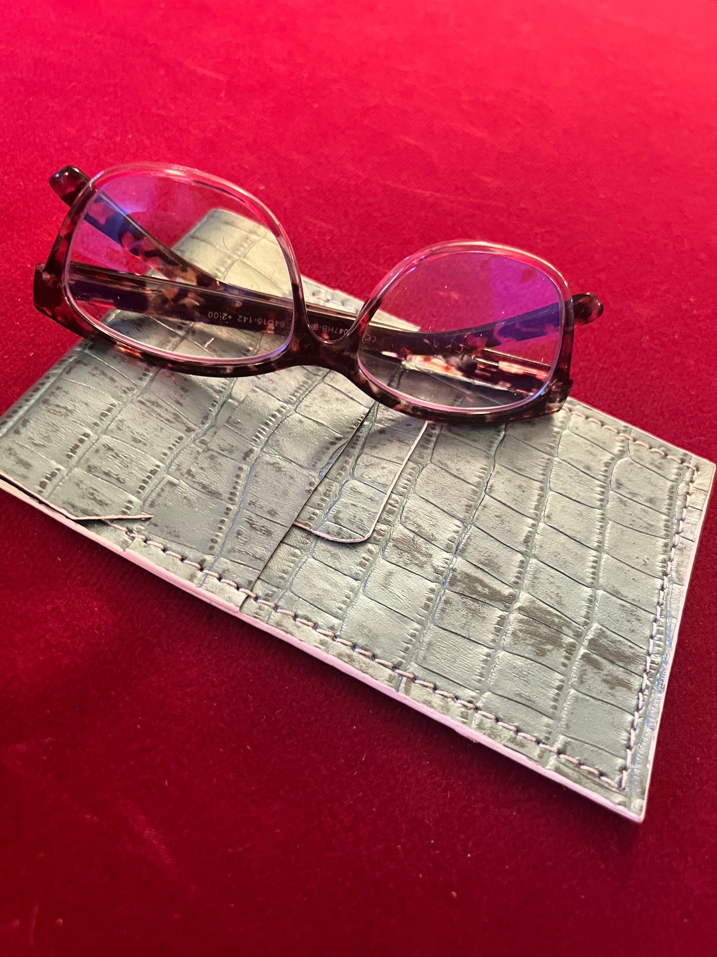 Eyeglass holder