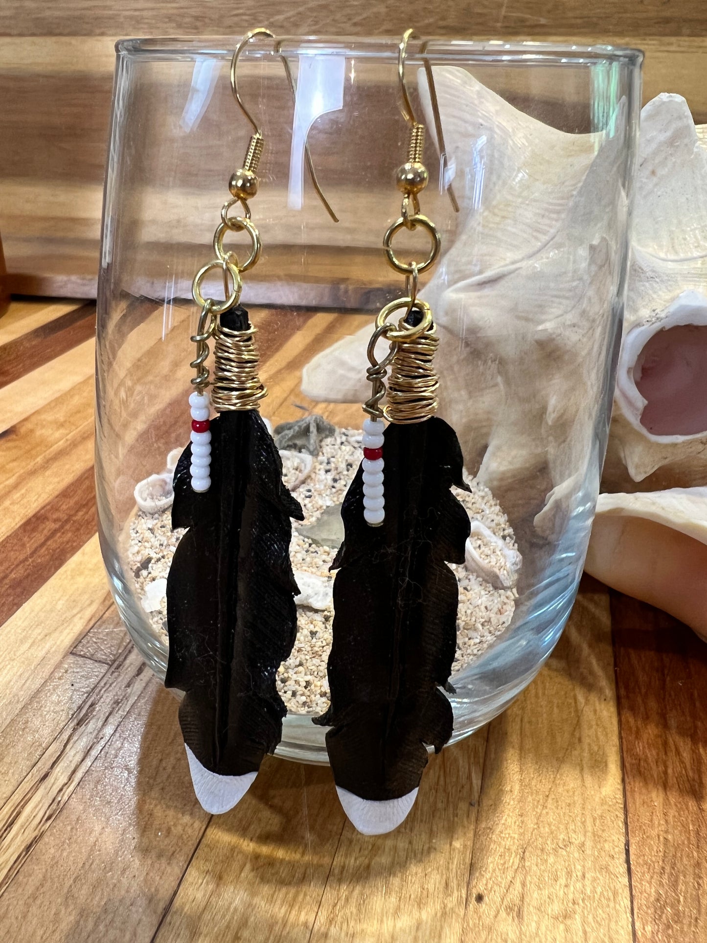 Boucles d'Oreilles Plumes en Cuir Artisanales - Noir et Blanc
