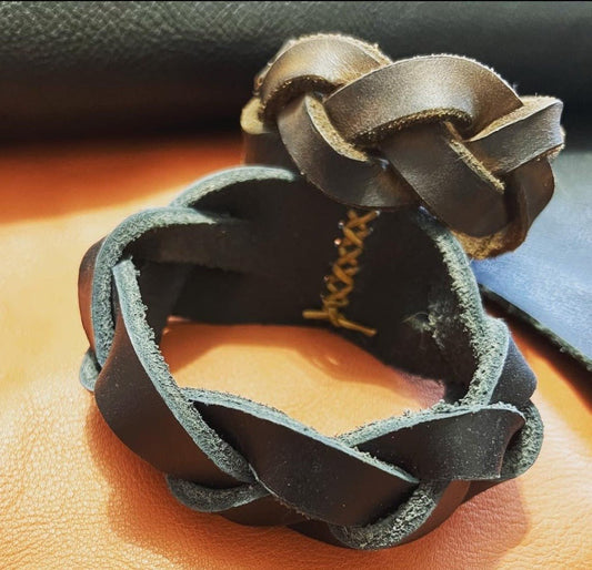 Bracelet manchette en cuir tressé